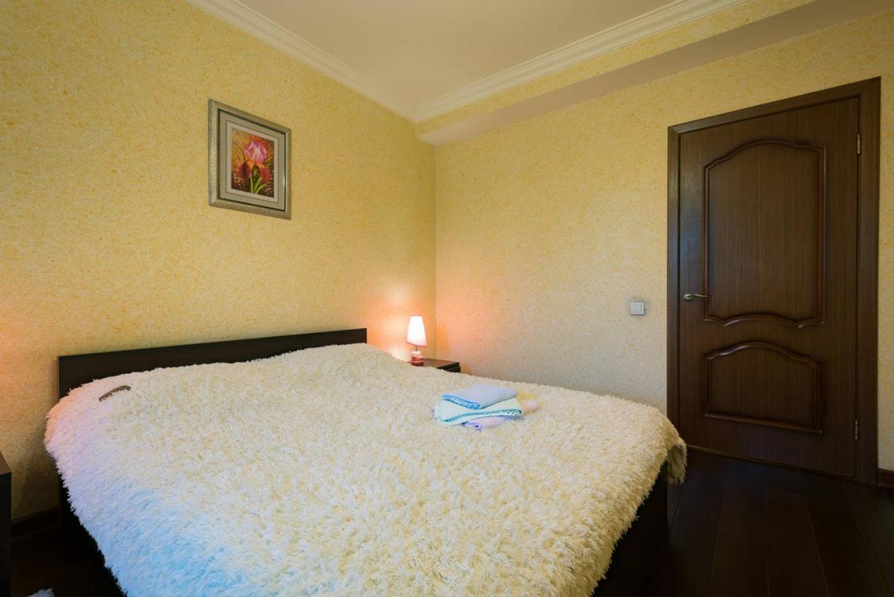 Nadezhda Apartments In Touristic Area, On The Dostyk Avenue 89 Almaty Bagian luar foto