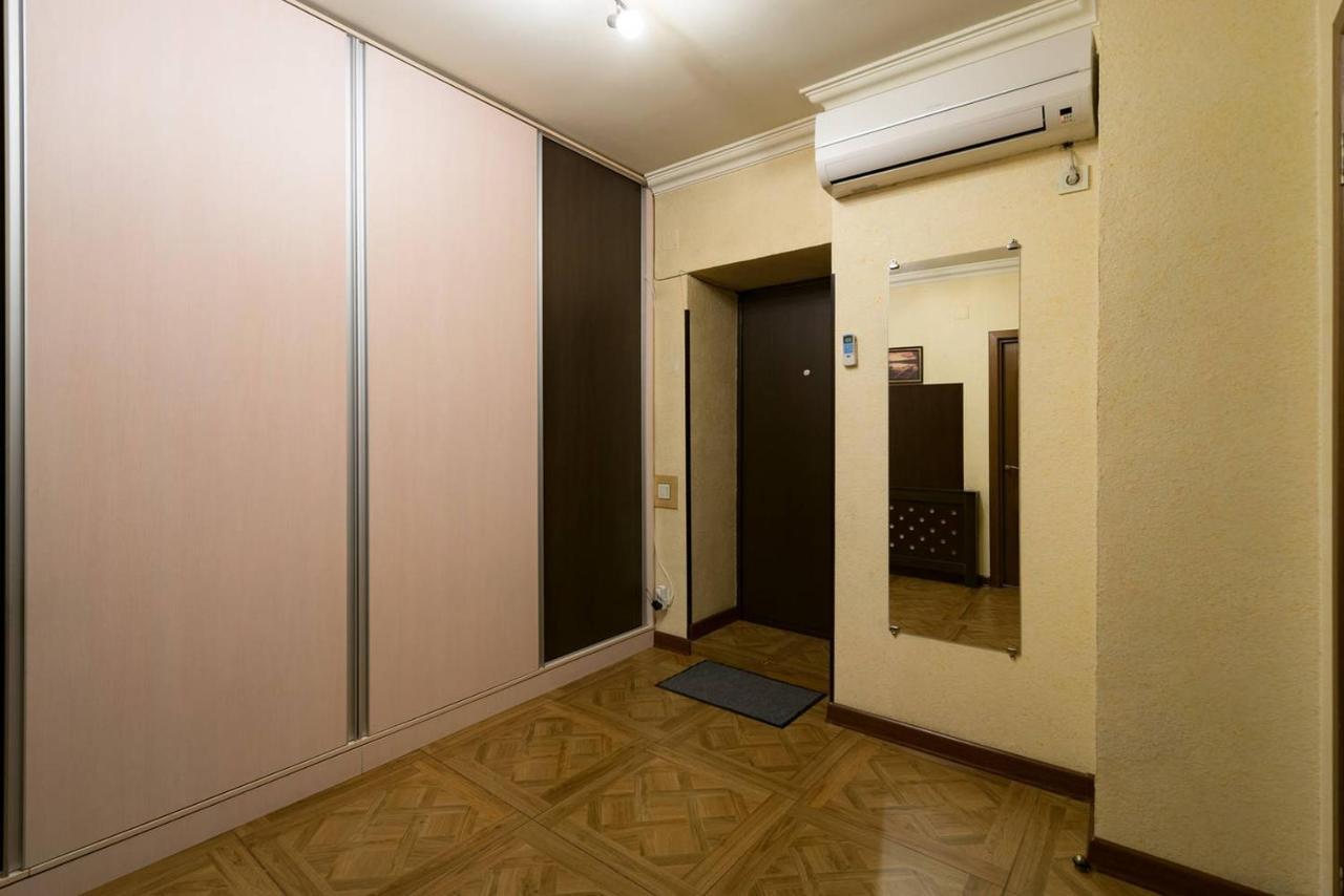Nadezhda Apartments In Touristic Area, On The Dostyk Avenue 89 Almaty Bagian luar foto