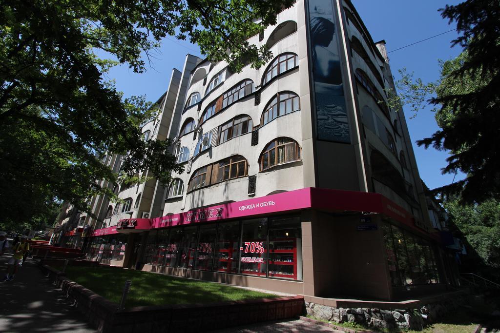 Nadezhda Apartments In Touristic Area, On The Dostyk Avenue 89 Almaty Bagian luar foto